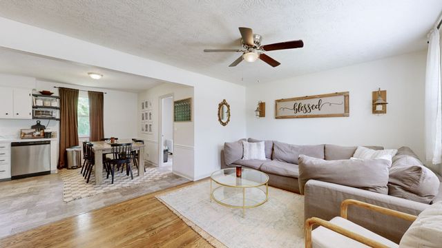 916 Turner Dr, Hartsville, TN 37074