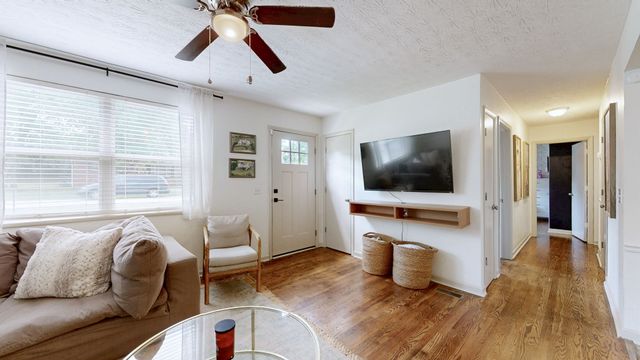 916 Turner Dr, Hartsville, TN 37074