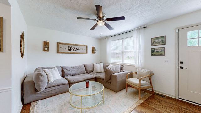 916 Turner Dr, Hartsville, TN 37074