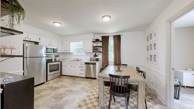 916 Turner Dr, Hartsville, TN 37074