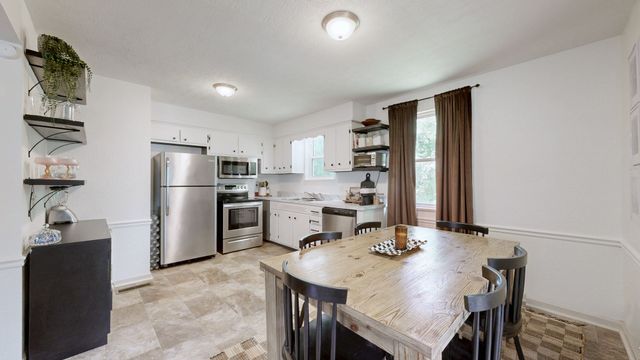916 Turner Dr, Hartsville, TN 37074