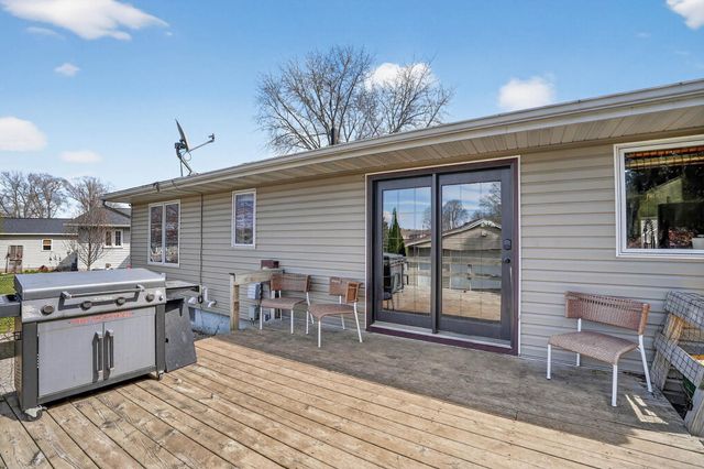 113 Shirley Avenue, Elk Run Heights, IA 50707