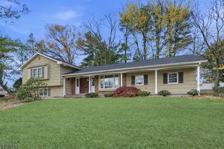 55 Somerset Dr, Woodcliff Lake Boro, NJ 07677