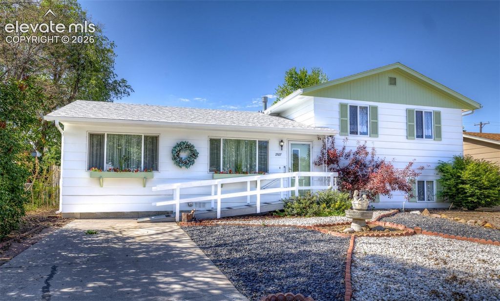 2527 E Caramillo Street, Colorado Springs, CO 80909 — exterior