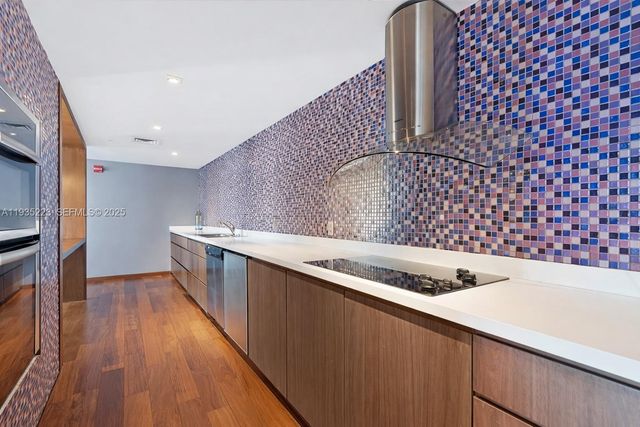 325 S Biscayne Blvd 14, Miami, FL 33131