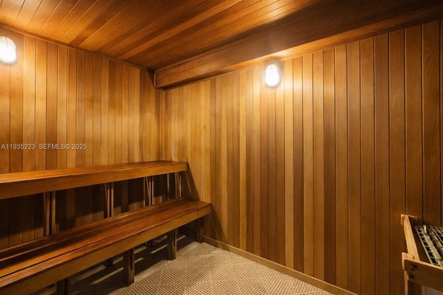 325 S Biscayne Blvd 14, Miami, FL 33131