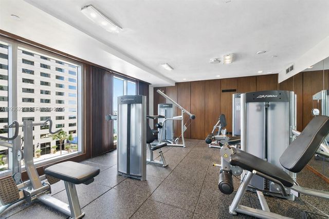 325 S Biscayne Blvd 14, Miami, FL 33131