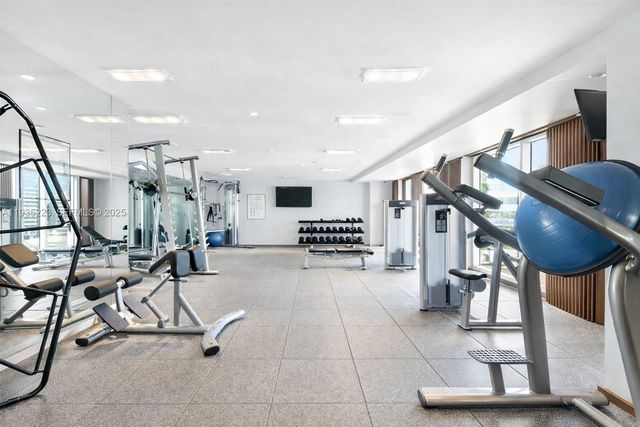 325 S Biscayne Blvd 14, Miami, FL 33131