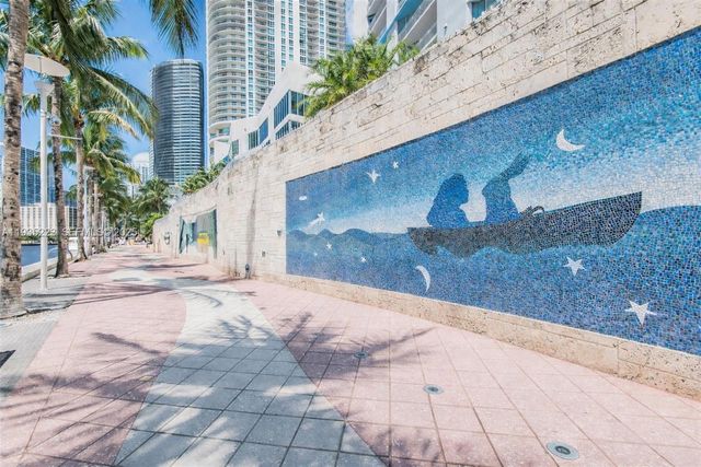 325 S Biscayne Blvd 14, Miami, FL 33131