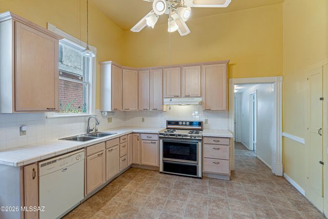 423 S 5th Avenue, Tucson, AZ 85701