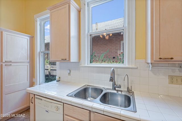423 S 5th Avenue, Tucson, AZ 85701