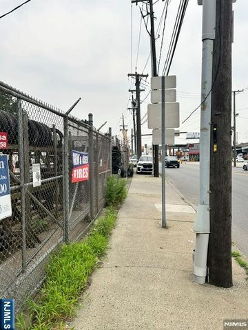 18-36 Stockton Street, Newark, NJ 07105