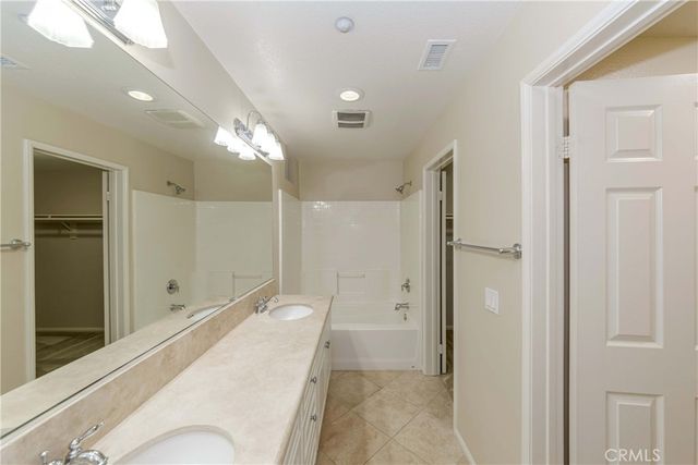 15 Flyers Lane, Tustin, CA 92782