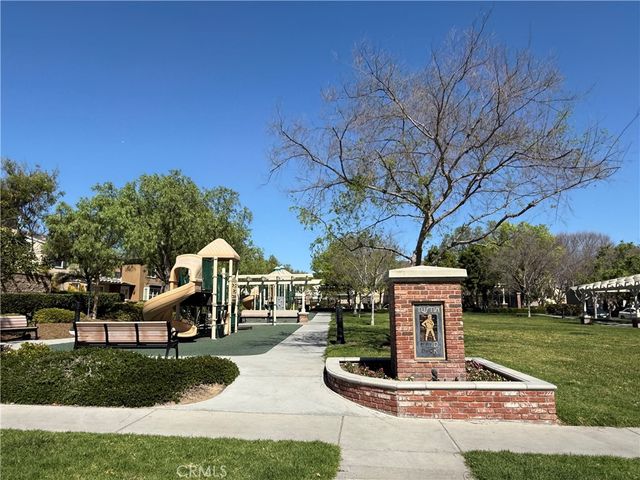 15 Flyers Lane, Tustin, CA 92782