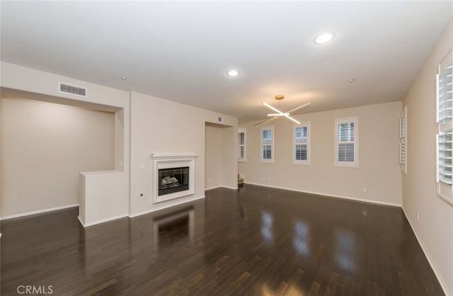 15 Flyers Lane, Tustin, CA 92782