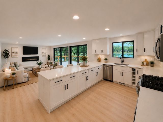 34803 N Hiawatha Trail, Mchenry, IL 60051
