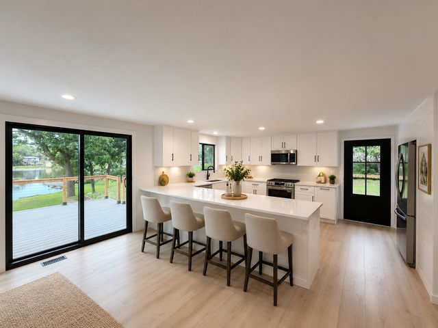34803 N Hiawatha Trail, Mchenry, IL 60051