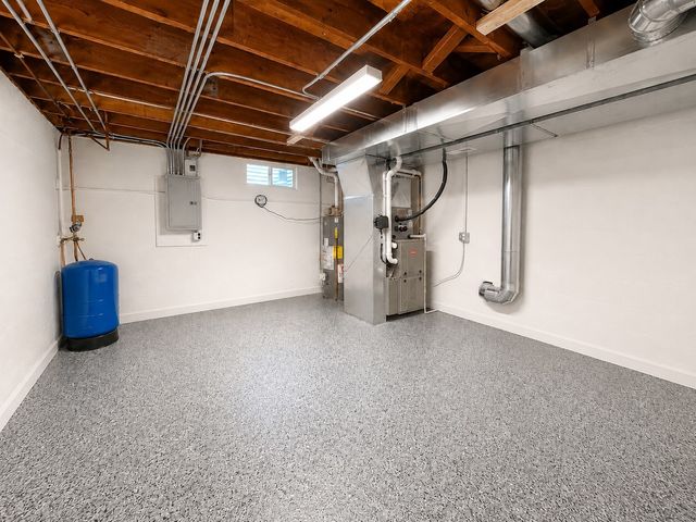 34803 N Hiawatha Trail, Mchenry, IL 60051