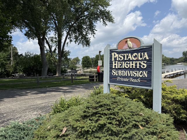 34803 N Hiawatha Trail, Mchenry, IL 60051