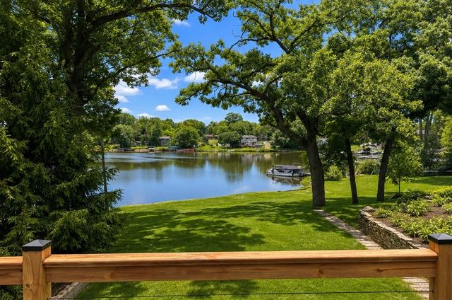 34803 N Hiawatha Trail, Mchenry, IL 60051
