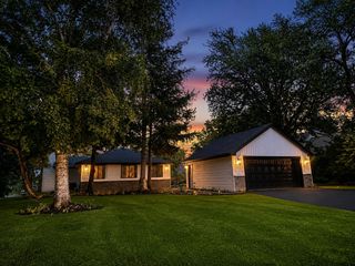 34803 N Hiawatha Trail, Mchenry, IL 60051