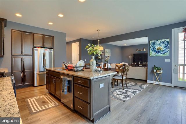 1732 DRIFTSTONE DR, Harrisburg, PA 17110