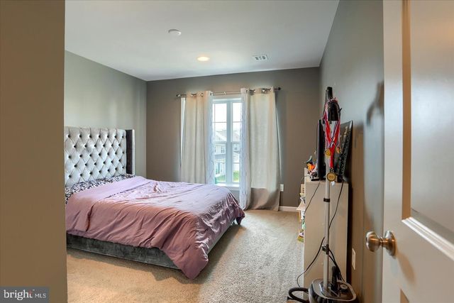 1732 DRIFTSTONE DR, Harrisburg, PA 17110