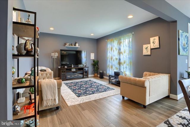 1732 DRIFTSTONE DR, Harrisburg, PA 17110