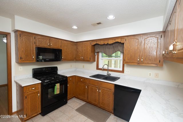 420 Boundaryline Drive NW, Calabash, NC 28467