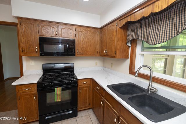 420 Boundaryline Drive NW, Calabash, NC 28467