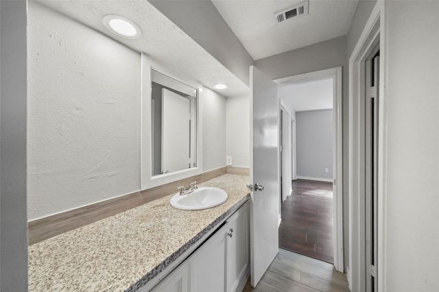 2251 Middle Creek Drive, Houston, TX 77339