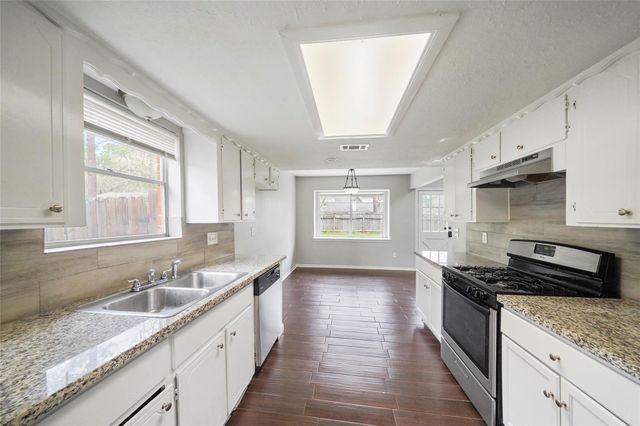 2251 Middle Creek Drive, Houston, TX 77339