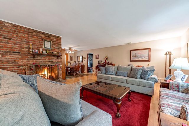 118 Harbor Road, Saint James, NY 11780