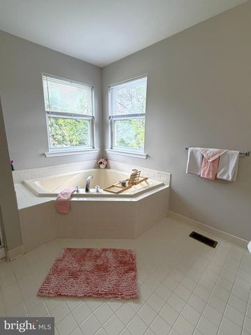 13 HEATHER LN, Hainesport, NJ 08036