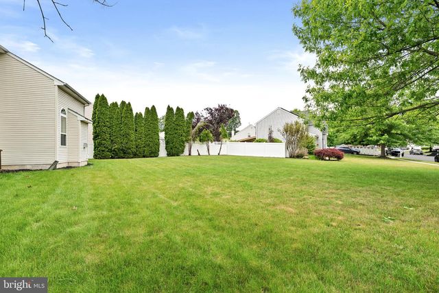 13 HEATHER LN, Hainesport, NJ 08036