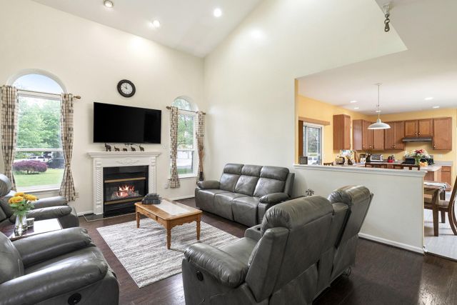 13 HEATHER LN, Hainesport, NJ 08036