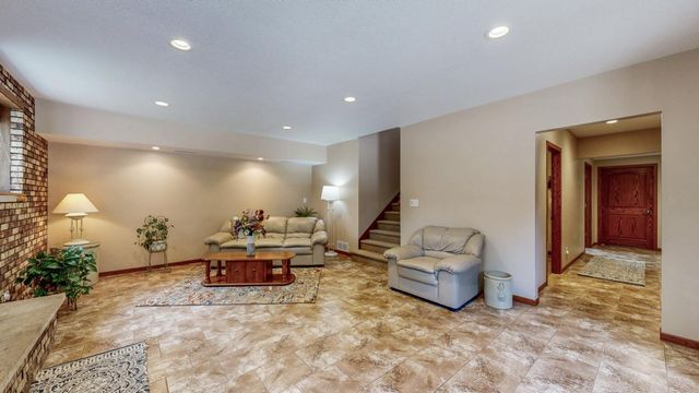 6317 Oak Meadow Lane NW, Rochester, MN 55901