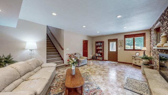 6317 Oak Meadow Lane NW, Rochester, MN 55901