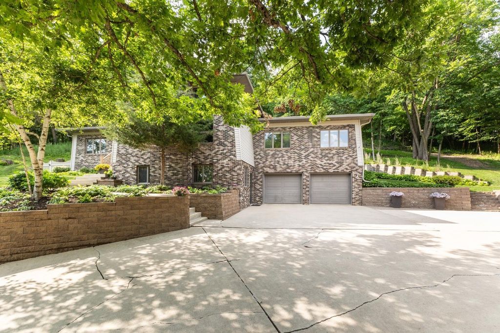 6317 Oak Meadow Lane NW, Rochester, MN 55901