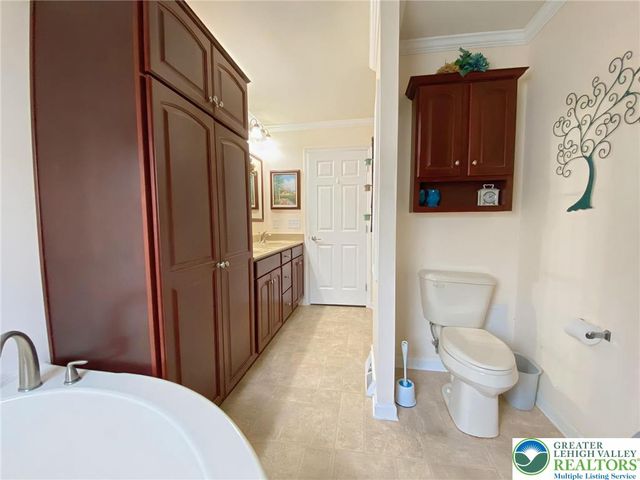 673 Rosecliff Drive, Forks Twp, PA 18040