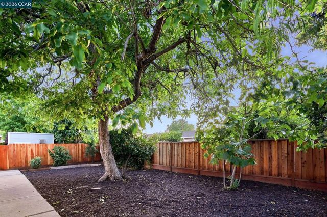 1161 Aspen Dr, Concord, CA 94520