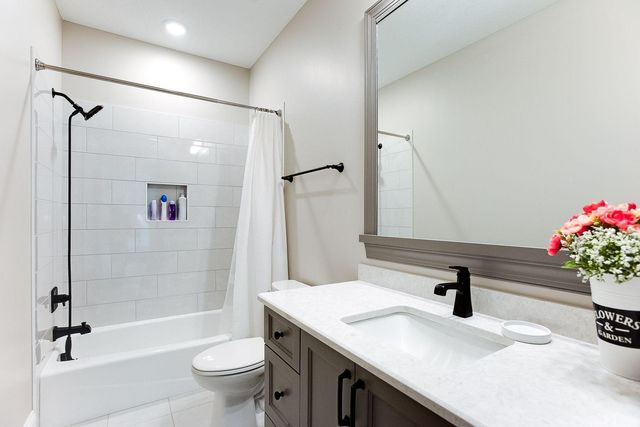 4906 139th Avenue NE, Ham Lake, MN 55304