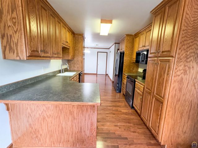 2021 SW 29th TER, Topeka, KS 66611
