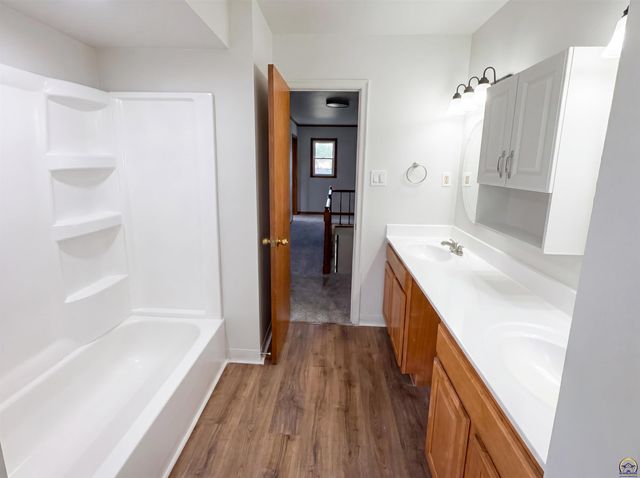 2021 SW 29th TER, Topeka, KS 66611