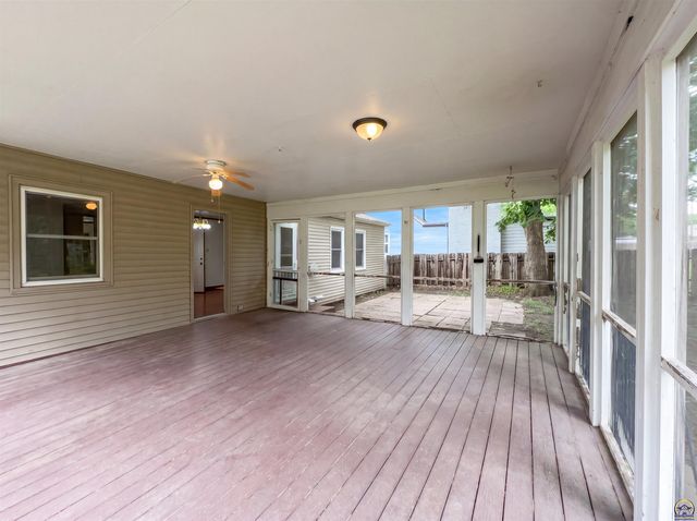 2021 SW 29th TER, Topeka, KS 66611