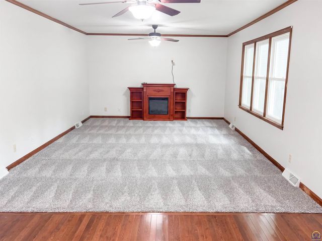 2021 SW 29th TER, Topeka, KS 66611