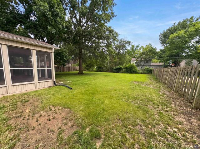 2021 SW 29th TER, Topeka, KS 66611