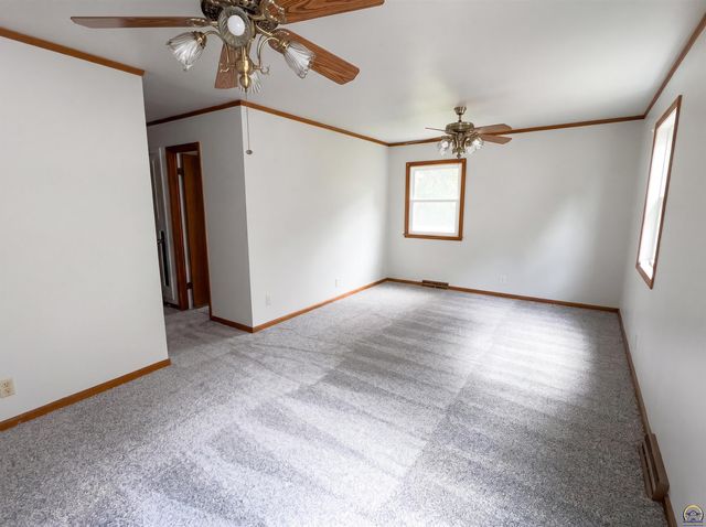 2021 SW 29th TER, Topeka, KS 66611