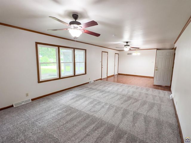 2021 SW 29th TER, Topeka, KS 66611