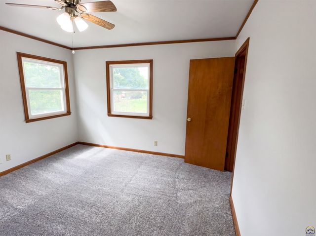 2021 SW 29th TER, Topeka, KS 66611